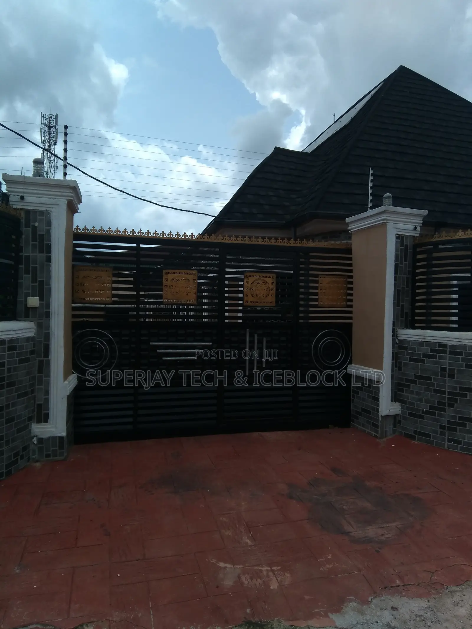 Electric Fence Installer