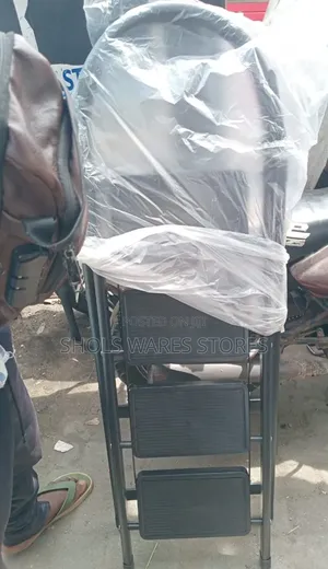 4 Step Ladder With Tool Tray