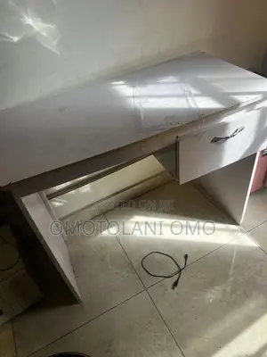 Nails Table