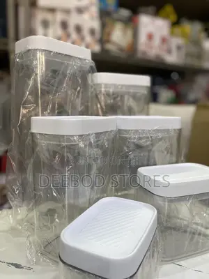 Shatterproof Plastic Kitchen Storage Containers Designed for Pantry