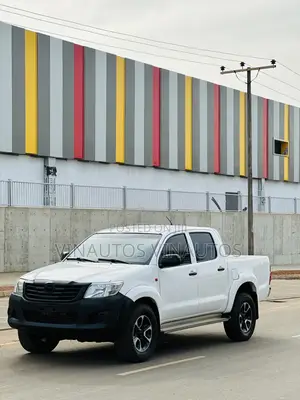 Toyota Hilux 2010 White