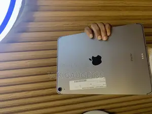 Apple iPad Air (2022) 256 GB Gray