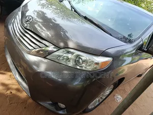 Toyota Sienna 2015 Gray