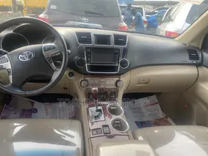 Toyota Highlander Limited 3.5l 4WD 2013 Black