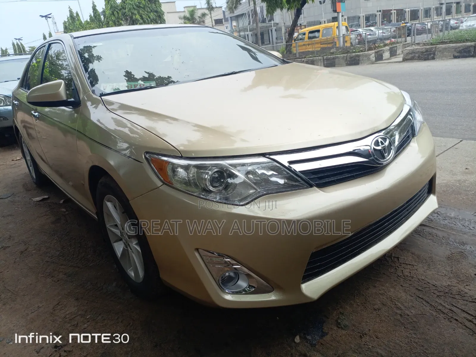 Toyota Camry 2012 Gold
