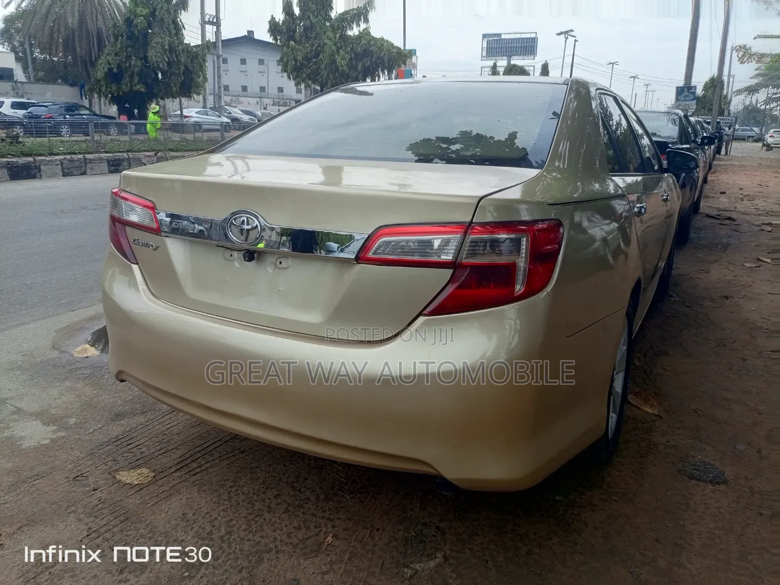 Toyota Camry 2012 Gold