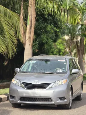 Toyota Sienna LE 7 Passenger Mobility 2012 Silver