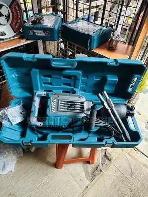 Total Industrial Demolition Breaker 1700w Jack Hammer 2 Chisels