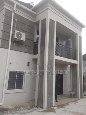 3bdrm Block of Flats in Top One Garden, Akala Express for rent