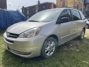 Toyota Sienna 2005 Gold