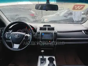 Toyota Camry SE 4dr Sedan (2.5L 4cyl 6A) 2013 Silver