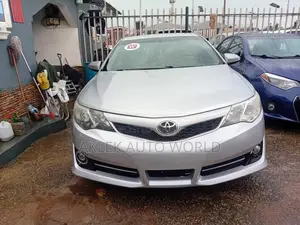 Toyota Camry SE 4dr Sedan (2.5L 4cyl 6A) 2013 Silver