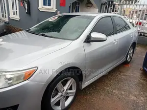 Toyota Camry SE 4dr Sedan (2.5L 4cyl 6A) 2013 Silver