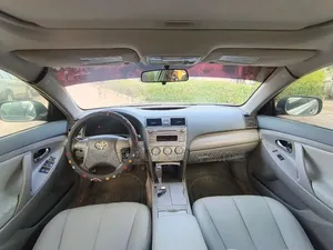 Toyota Camry LE 4dr Sedan (2.5L 4cyl 6A) 2011 Gray
