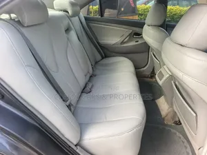 Toyota Camry LE 4dr Sedan (2.5L 4cyl 6A) 2011 Gray