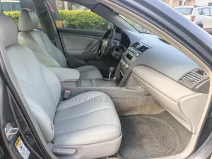 Toyota Camry LE 4dr Sedan (2.5L 4cyl 6A) 2011 Gray