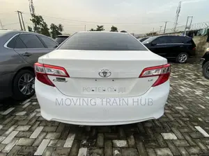 Toyota Camry LE 4dr Sedan w/Prod. End 11/13 (2.5L 4cyl 6A) 2014 White