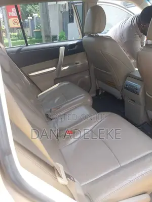 Toyota Highlander 2012 Gold