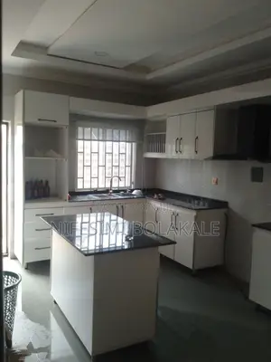 3bdrm Block of Flats in Top One Garden Podo for rent