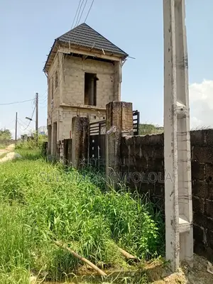 Half Plot of Land for Sale With Uncompleted Building of 2flat