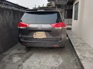 Toyota Sienna LE AWD 7-Passenger 2013 Gray