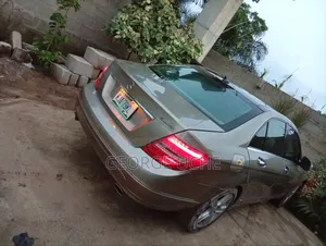 Mercedes-Benz C300 2009 Gold