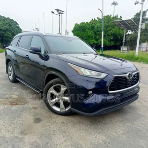 Toyota Highlander XLE AWD 2020 Blue
