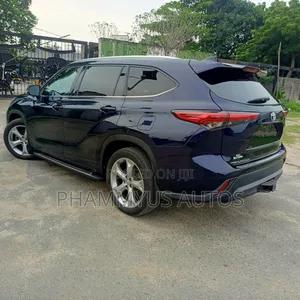 Toyota Highlander XLE AWD 2020 Blue