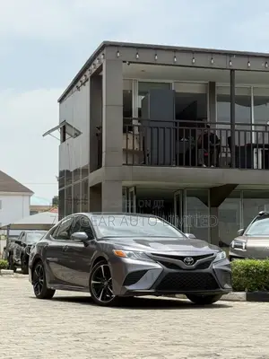 Toyota Camry SE FWD 2020 Gray