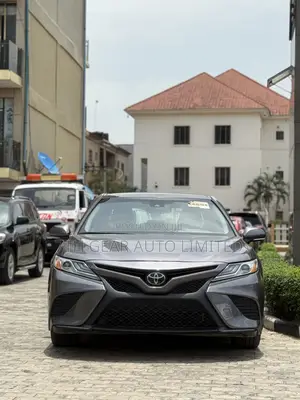 Toyota Camry SE FWD 2020 Gray