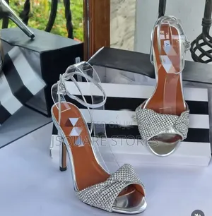 Aquazzura Heel
Colour: Gold and Silver. Size: 37 to 42. Boxed