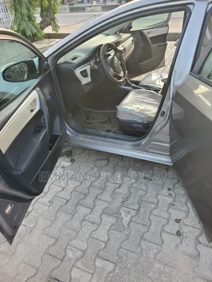 Toyota Corolla 2015 Gold