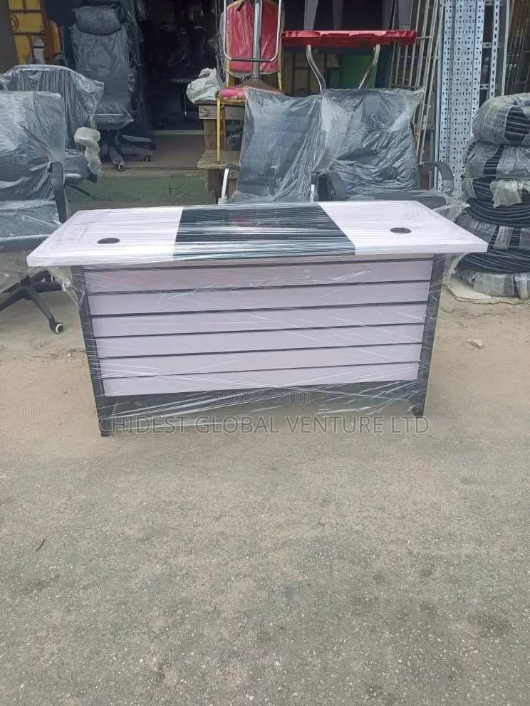 Office Manager Table With Movable Drawer