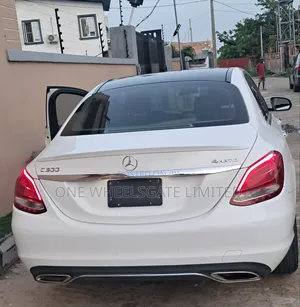 Mercedes-Benz C300 Sport 4Matic Sedan AWD (2.0L 4cyll 7A) 2016 White