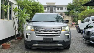 Ford Explorer XLT FWD 2018 Silver
