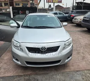 Toyota Corolla LE 4dr Sedan (1.8L 4cyl 4A) 2010 Silver