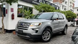Ford Explorer XLT AWD 2018 Silver