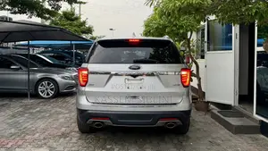 Ford Explorer XLT AWD 2018 Silver