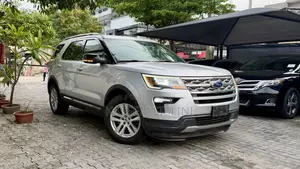 Ford Explorer XLT AWD 2018 Silver