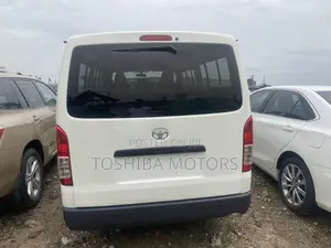 Toyota HiAce 2013 White