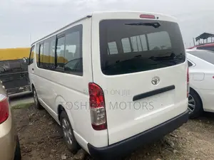 Toyota HiAce 2013 White