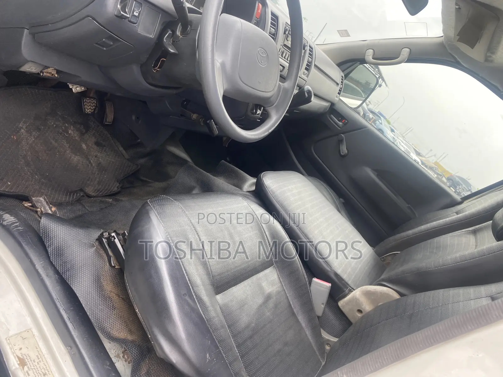 Toyota HiAce 2013 White