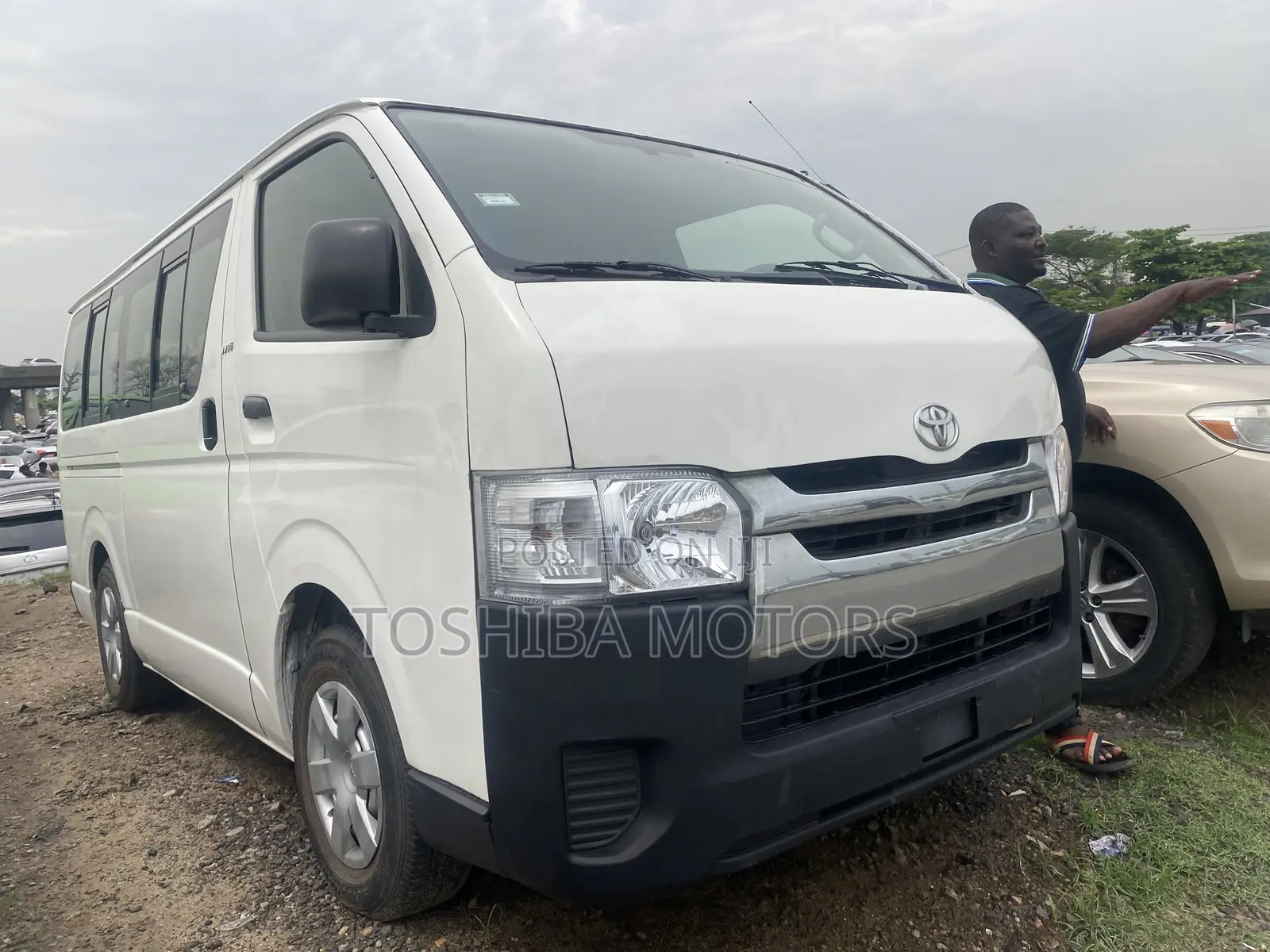 Toyota HiAce 2013 White