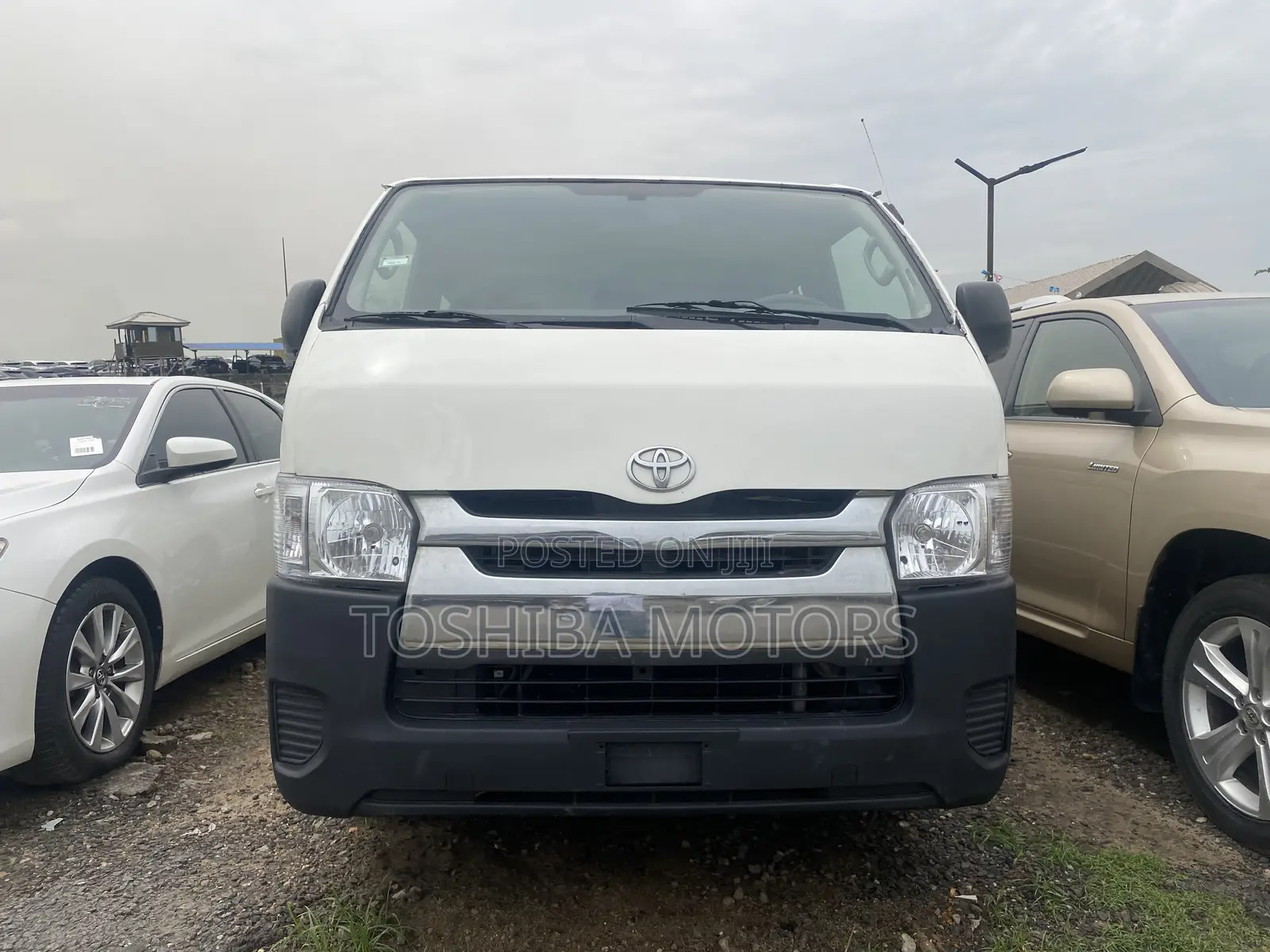 Toyota HiAce 2013 White