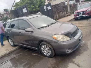 Toyota Matrix XR Hatchback FWD (1.8L 4cyl 4A) 2006 Gray