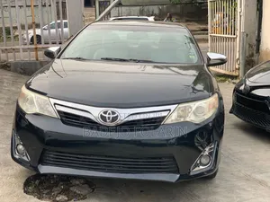 Toyota Camry XLE 4dr Sedan (2.5L 4cyl 6A) 2013 Black