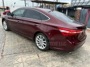 Toyota Avalon Limited Sedan FWD (3.5L 6cyl 6A) 2013 Burgundy