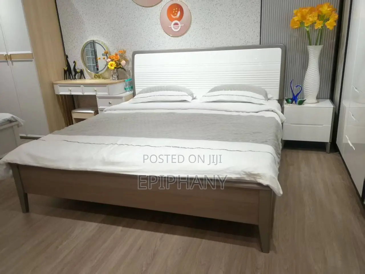 Bed Frames 6/7 With Dresser