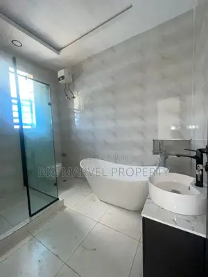 4bdrm Duplex in Lbs Estate for rent