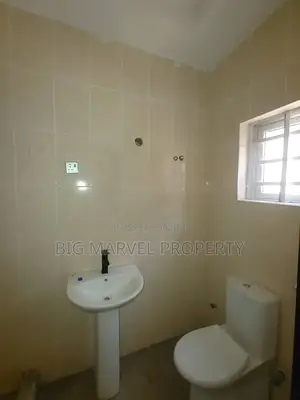 3bdrm Apartment in Peninsula Estate for rent